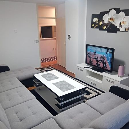 Near Sarajevo Airport Apartment Luaran gambar
